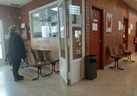 Mostrador de entrada en el Centro de Salud de Los Santos