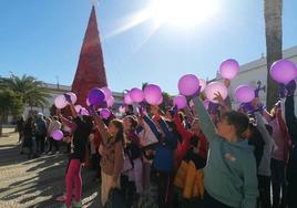 Foto violeta durante la concentración por el 25N