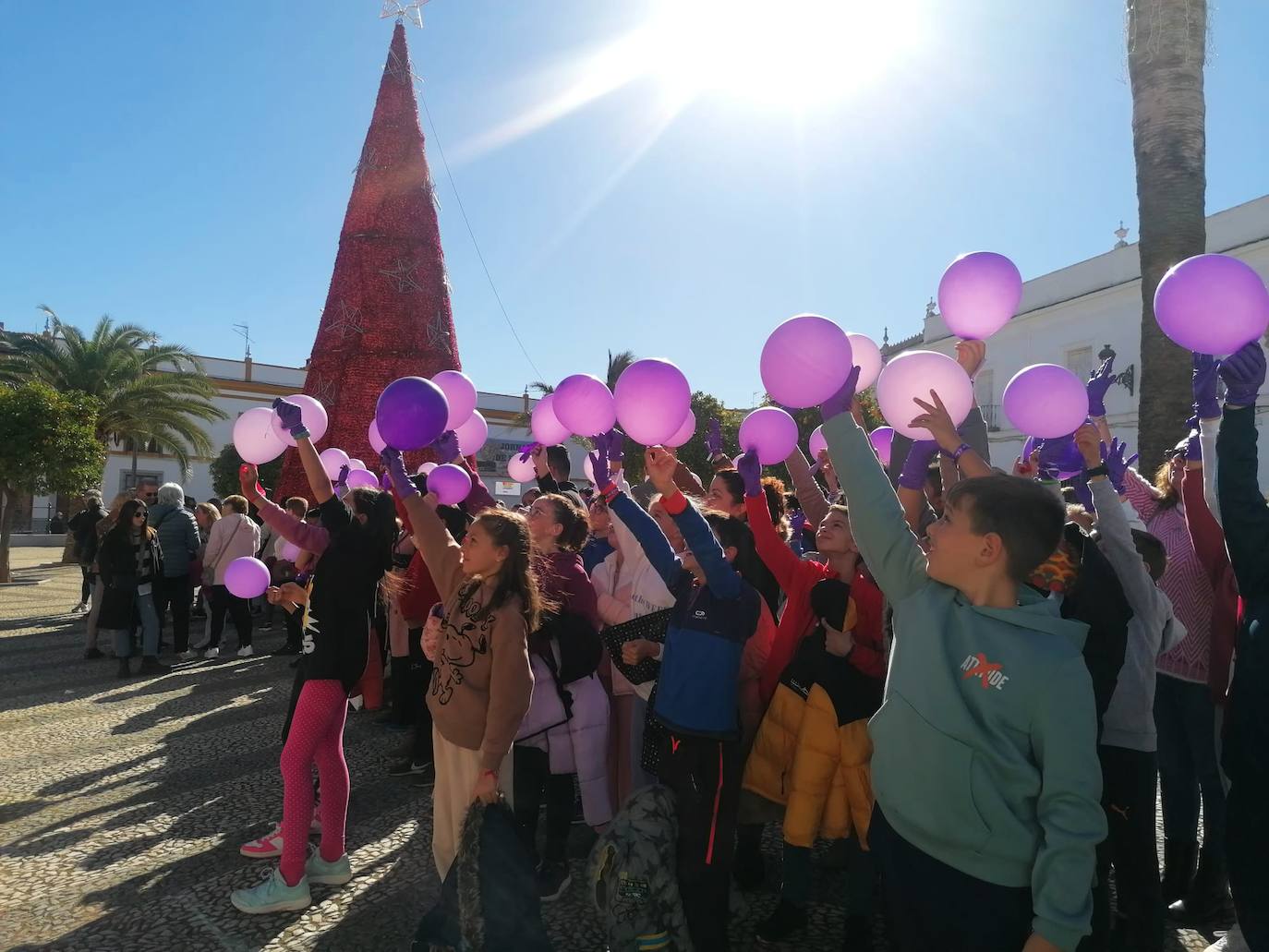 Foto violeta durante la concentración por el 25N