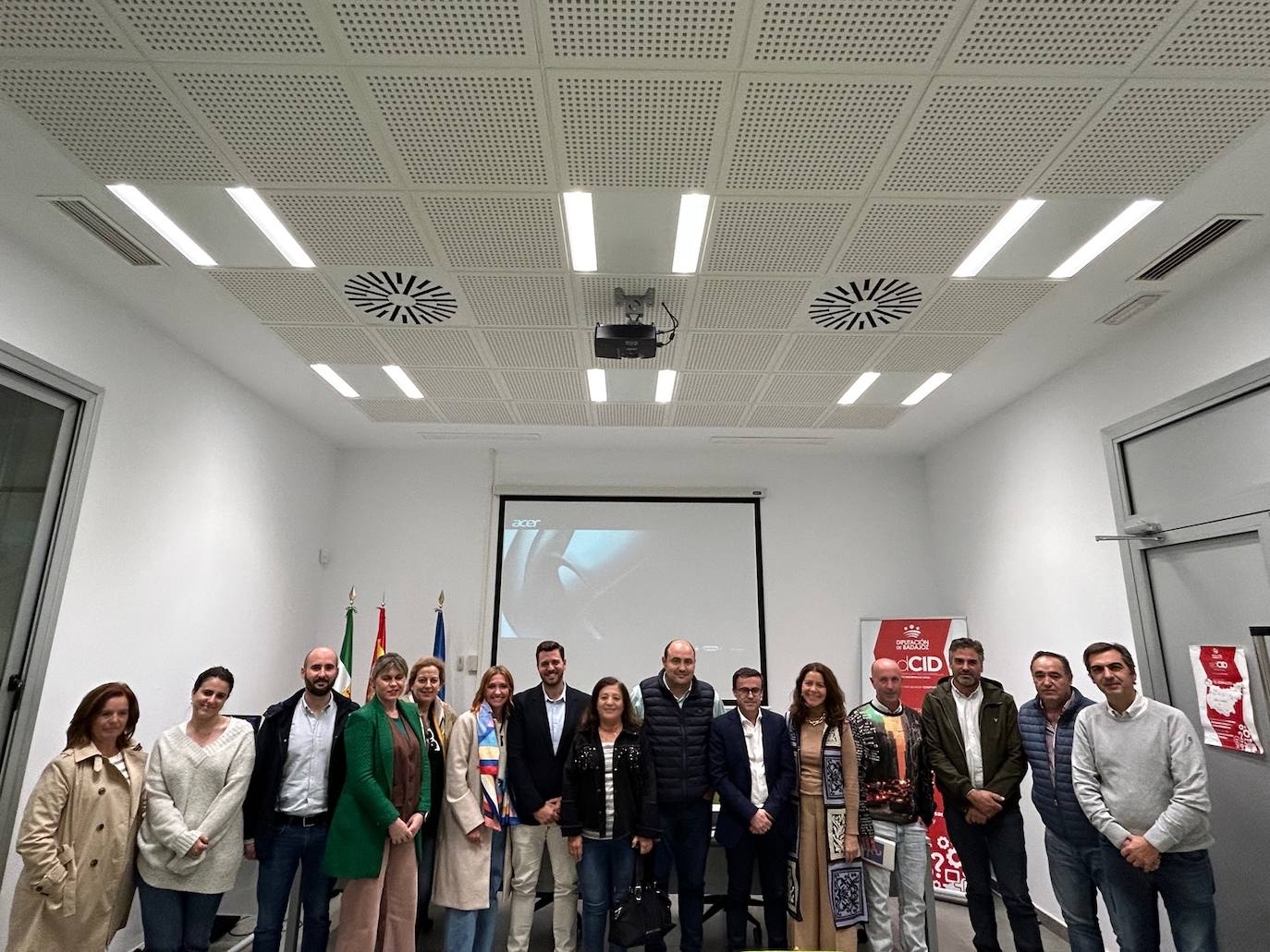 El presidente de la Diputación culmina en Villafranca de los Barros las reuniones con todos los alcaldes y alcaldesas de la provincia