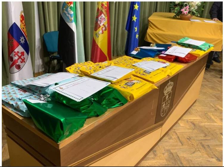 Escolares, jóvenes y adultos de la localidad pueden participar en el Concurso de Cuentos Navideños