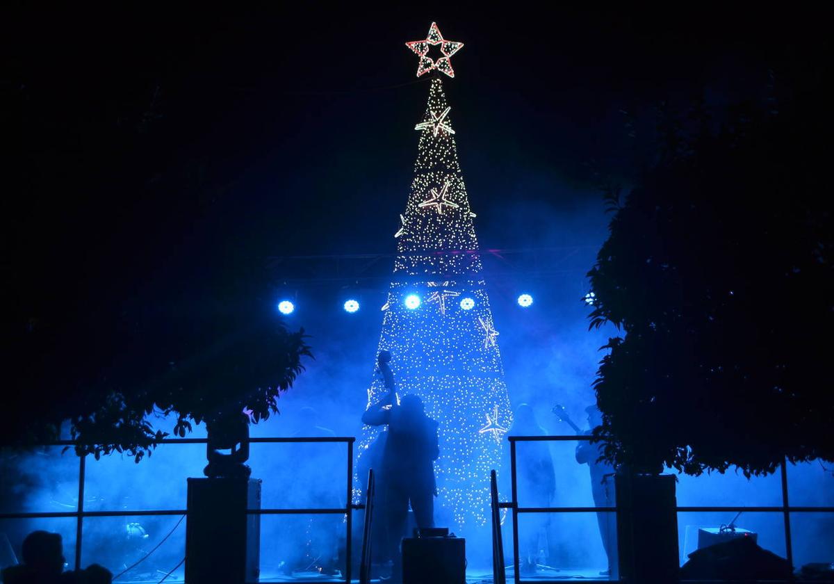 Los Santos ha encedido la Navidad con una gran fiesta en la plaza de España
