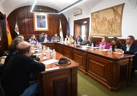 El Consejo Económico y Social de Extremadura reunidos en el Ayuntamiento de Los Santos