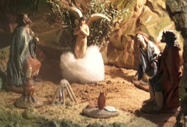 El belén de José María Aguilar cuenta este año con una gruta bañada por una cascada