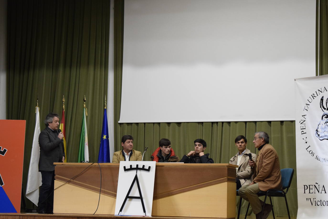 Participantes durante el coloquio 
