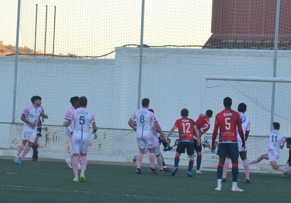 Jugada de gol de la Estrella frente a La Garrovilla en diciembre pasado