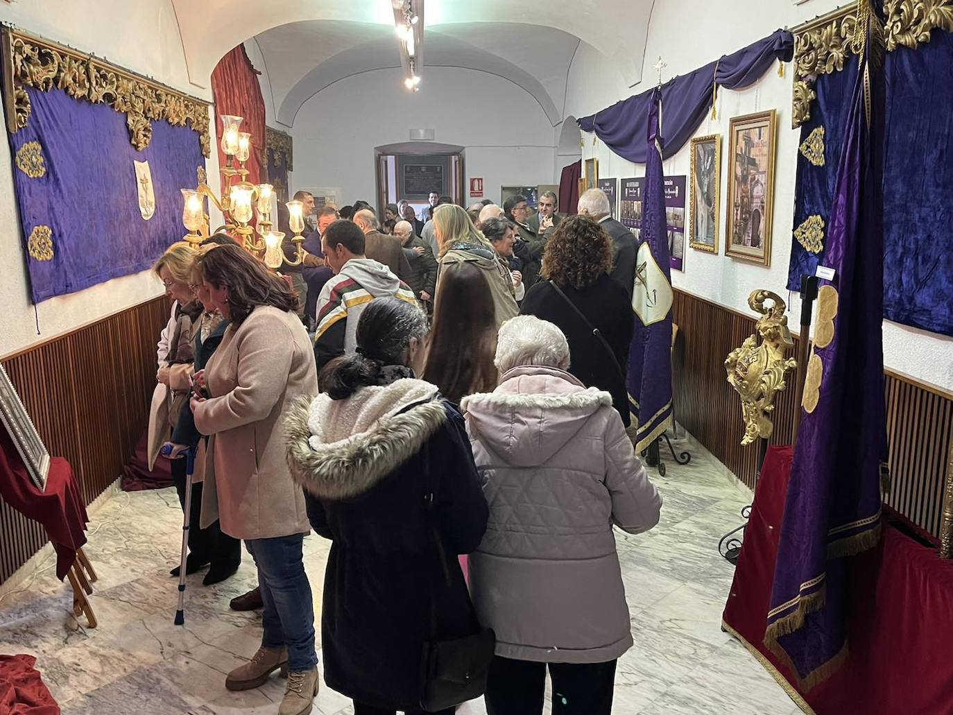 La Cofradía del Cristo de las Misericordias hace un recorrido por sus 100 años a través de una exposición