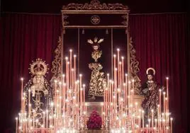 Altar de culto al Cristo, la Virgen y San Juan en San Gonzalo