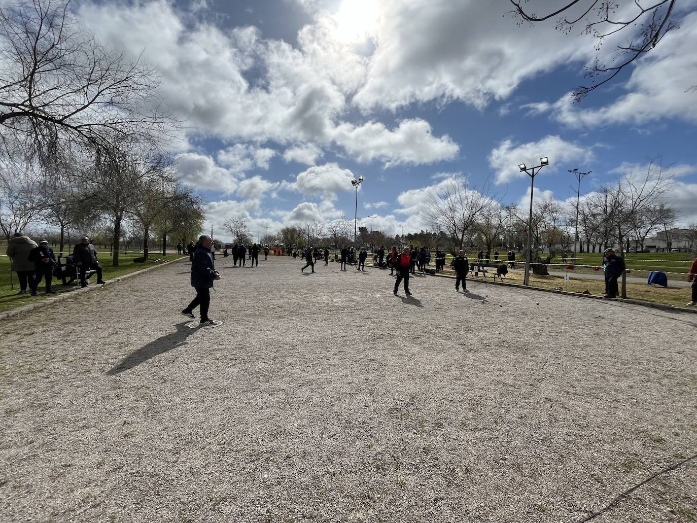 Unos 100 jugadores de petanca disputaron la fase previa extremeña para el campeonato de España