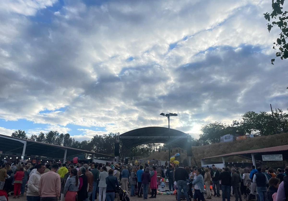 Por la tarde y noche vuelven las actuaciones en el escenario