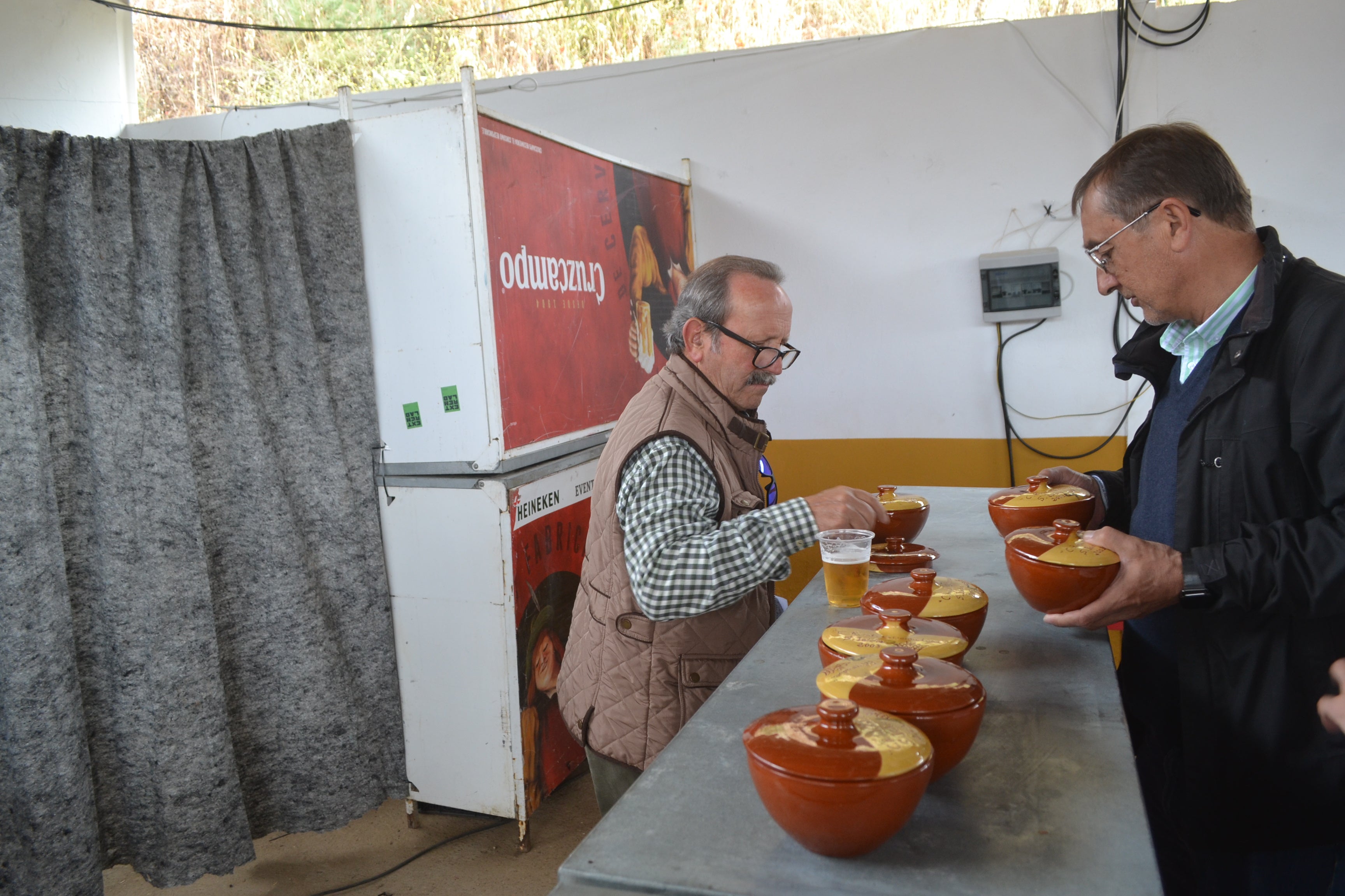 Los cuencos para el jurado