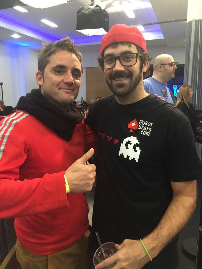 Francisco Javier, a la izquierda, junto a Jason Mercier,  uno de los mejores jugadores de póker del mundo 
