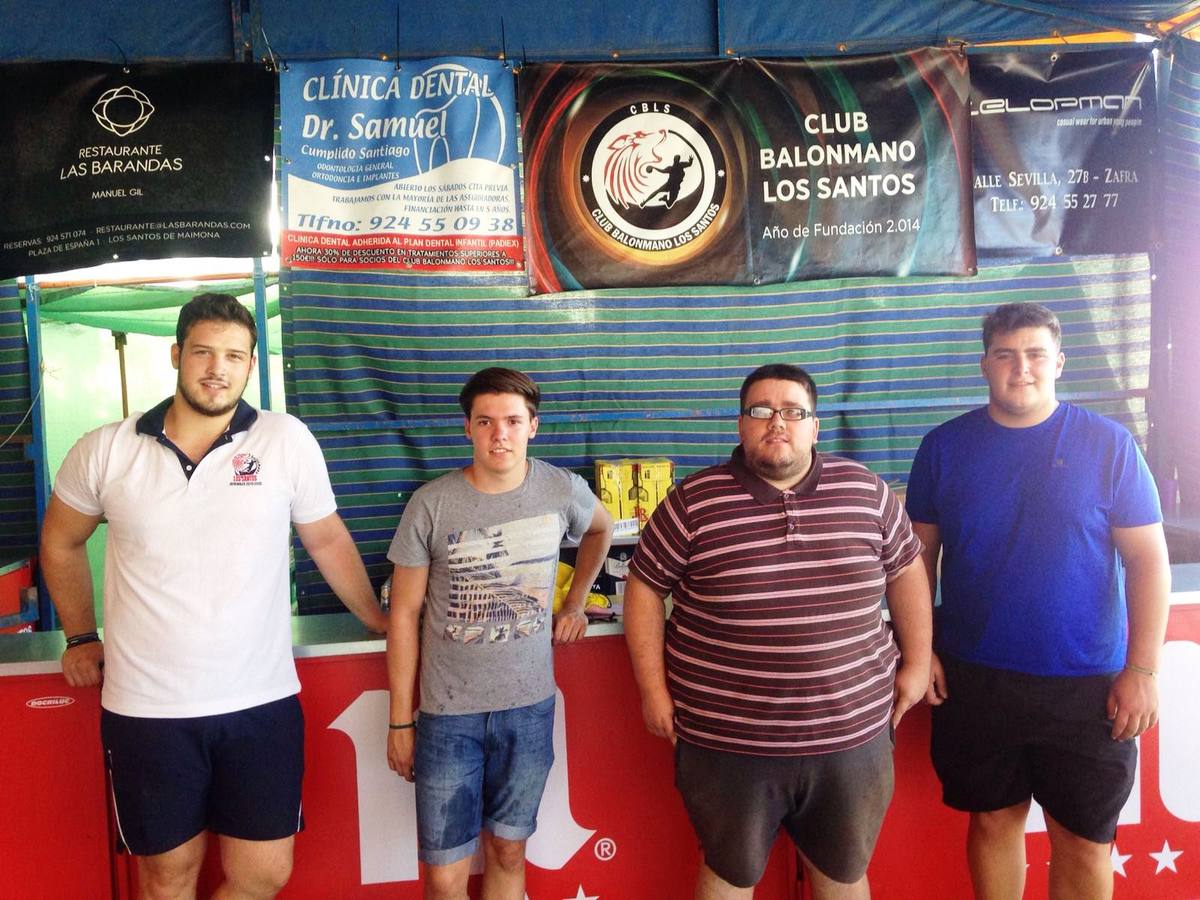 Varios integrates del equipo que en estos días se ponen al servicio del club