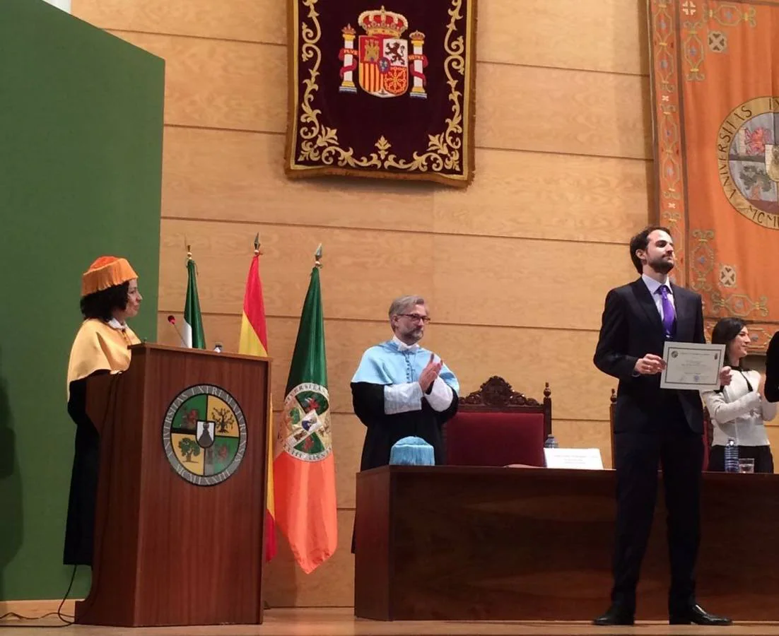 José Manuel Lanza recogiendo su premio 