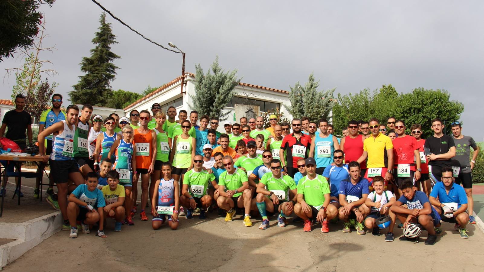 Participantes en el Duatlón antes de la salida 