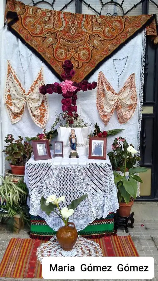 Cruz de Mayo de los Pisos Tutelados. 