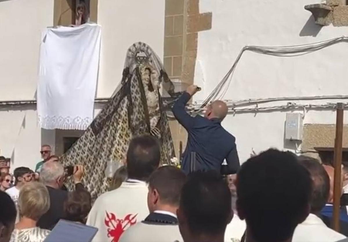 El Santo Encuentro puso fin a la Semana Santa de Malpartida de