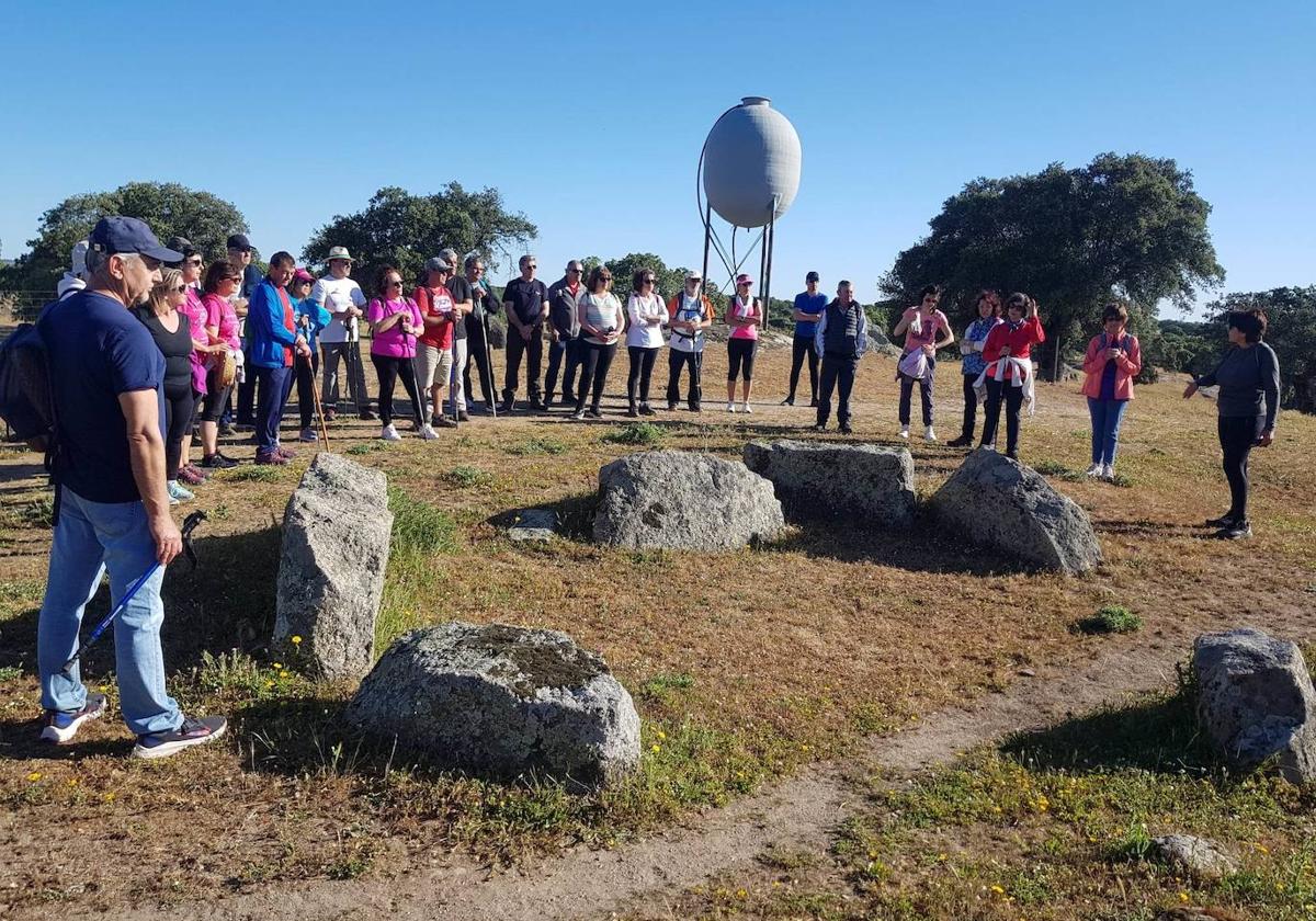 Unas 30 personas participaron en la ruta por la Dehesa de la Luz