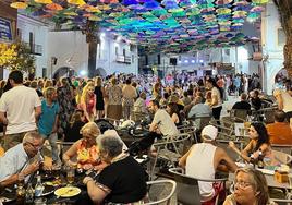 La Plaza Mayor se llenó durante la Noche del Emprendimiento.