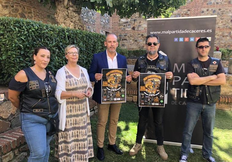Los Buitres Leonaos celebran en Malpartida de Cáceres su XVII Concentración Motera