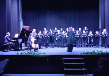 El Coro Isaac Albéniz deleitó a los malpartideños con el concierto 'Versos sobre el pentagrama'
