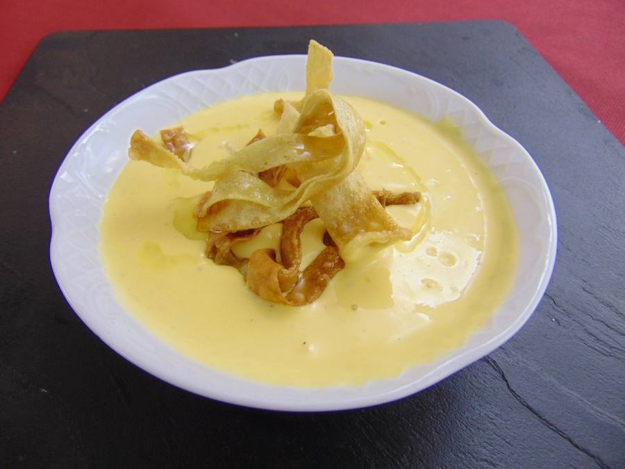 Crema de Huevo Frito, tapa ganadora del bar La Piedra. 