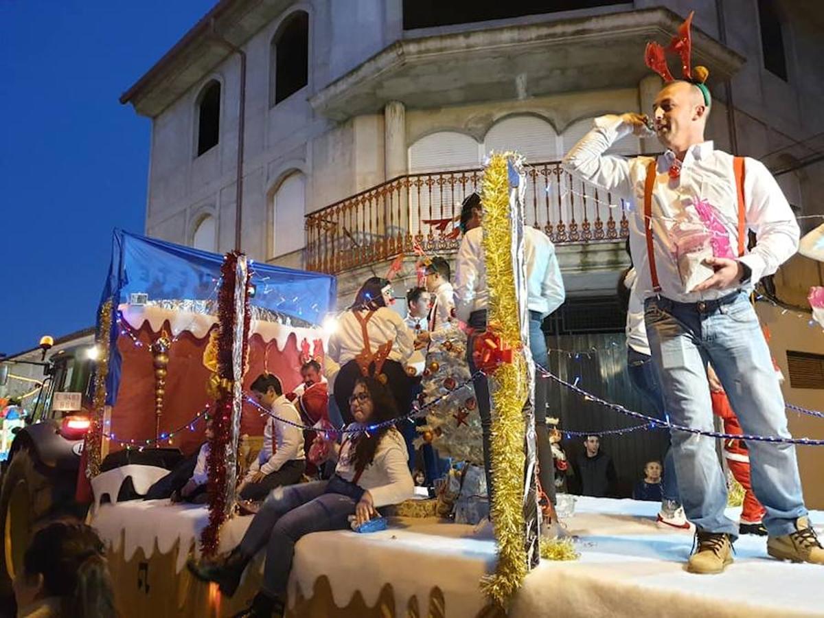 El pasado sábado, 5 de enero, cientos de vecinos de Miajadas y sus pedanías salieron a las calles del municipio para ilusionarse con la Cabalgata de Reyes. En Miajadas, al terminar la Cabalgata, la nieve llegó de modo artificial en el portal instaladao para la ocasión. 