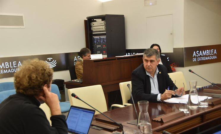 El alcalde, Antonio Díaz Alías, en la Asamblea de Extremadura. 