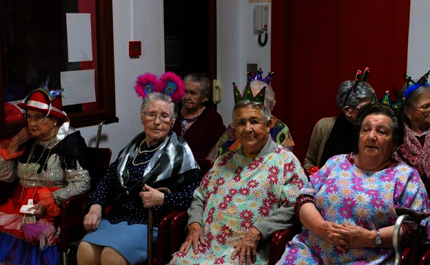 Los residentes disfrutan del Carnaval 