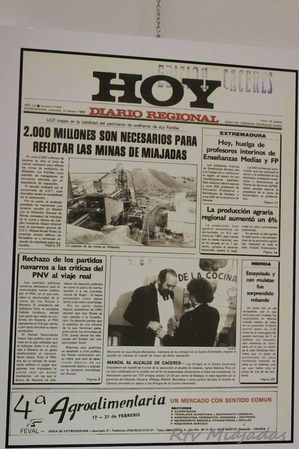 Exposición de portadas de HOY y de HOY Miajadas en el Palacio Obispo Solís en la que se repasan los acontecimientos más destacados de la localidad y que tuvieron su espacio en el periódico