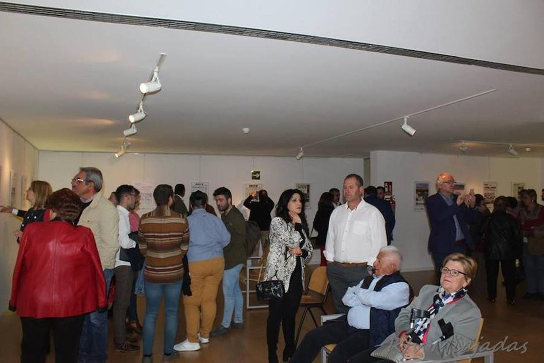 Exposición de portadas de HOY y de HOY Miajadas en el Palacio Obispo Solís en la que se repasan los acontecimientos más destacados de la localidad y que tuvieron su espacio en el periódico