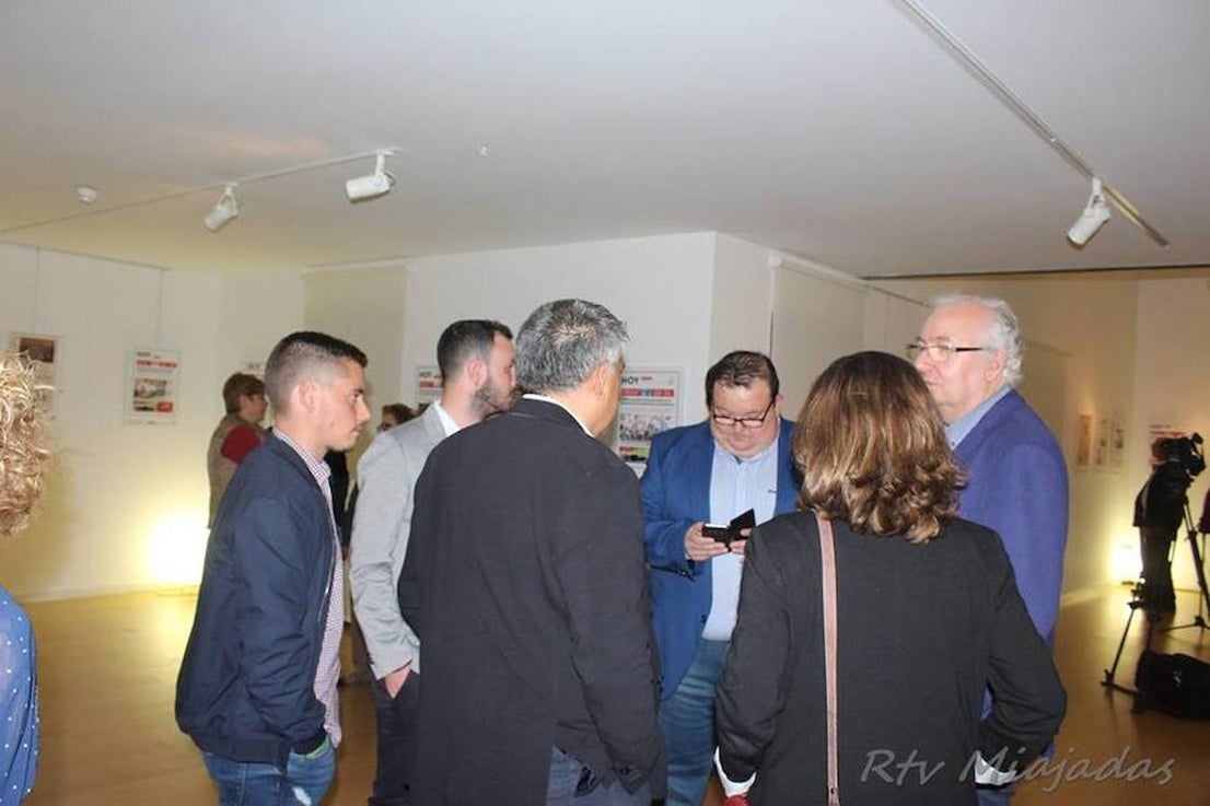 Exposición de portadas de HOY y de HOY Miajadas en el Palacio Obispo Solís en la que se repasan los acontecimientos más destacados de la localidad y que tuvieron su espacio en el periódico