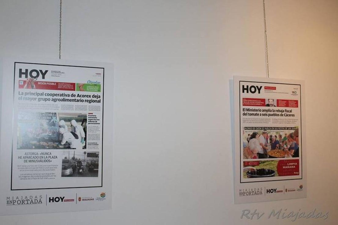 Exposición de portadas de HOY y de HOY Miajadas en el Palacio Obispo Solís en la que se repasan los acontecimientos más destacados de la localidad y que tuvieron su espacio en el periódico