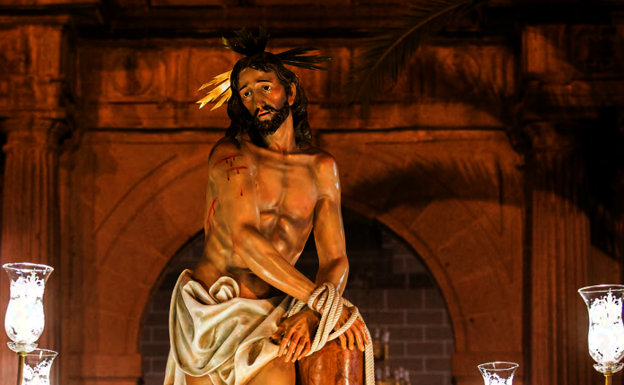 Imagen religiosa a las puertas de la Iglesia de Santiago Apóstol 