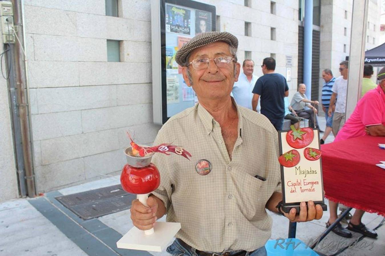 Folklore, gastronomía, música y claro está, mucho tomate. El fin de semana del 19 al 21 de julio la localidad miajadeña volvió a volcarse un año más con el alimento que caracteriza a Miajadas: el tomate. Tres días cargados de festividad en una tercera edición que mejora el nivel de años anteriores, objetivo perseguido por parte del consistorio. 