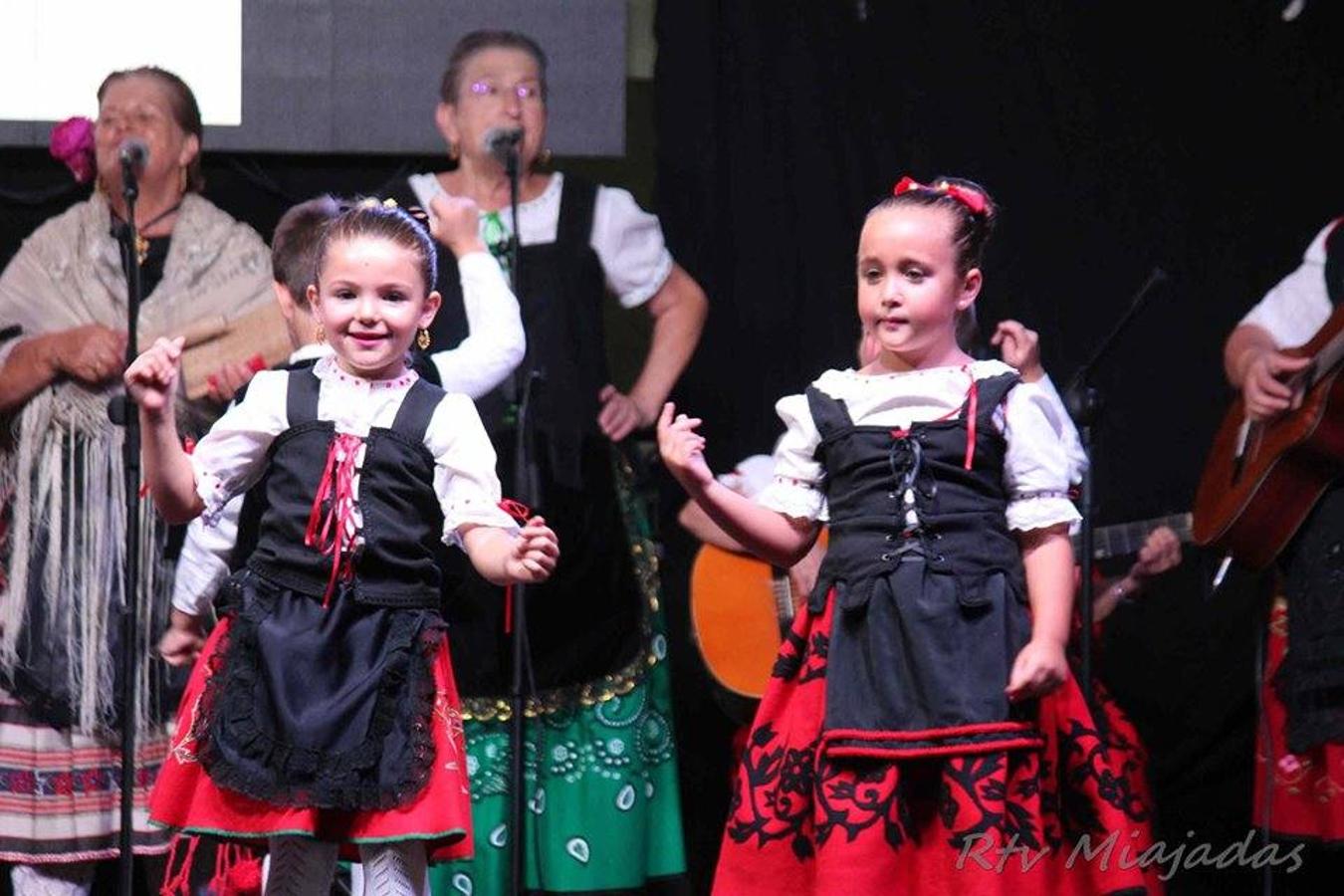 Folklore, gastronomía, música y claro está, mucho tomate. El fin de semana del 19 al 21 de julio la localidad miajadeña volvió a volcarse un año más con el alimento que caracteriza a Miajadas: el tomate. Tres días cargados de festividad en una tercera edición que mejora el nivel de años anteriores, objetivo perseguido por parte del consistorio. 