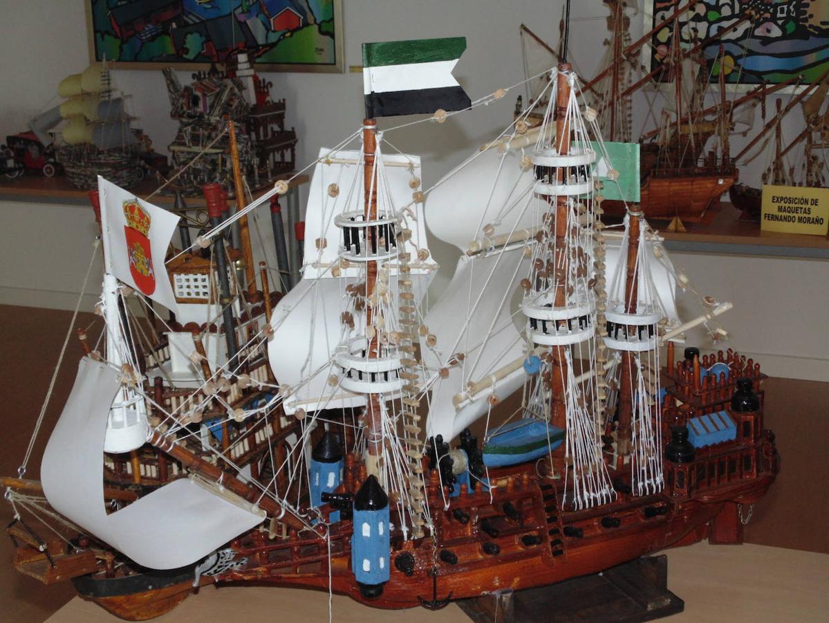 Desde el 2 de agosto y hasta el 30 del mismo mes se exponen en Miajadas múltiples muestras de arte de diversos autores. Maquetas, colecciones taurinas, pintura o recuerdos de cine, todo tiene cabida en este espacio tan singular de Miajadas