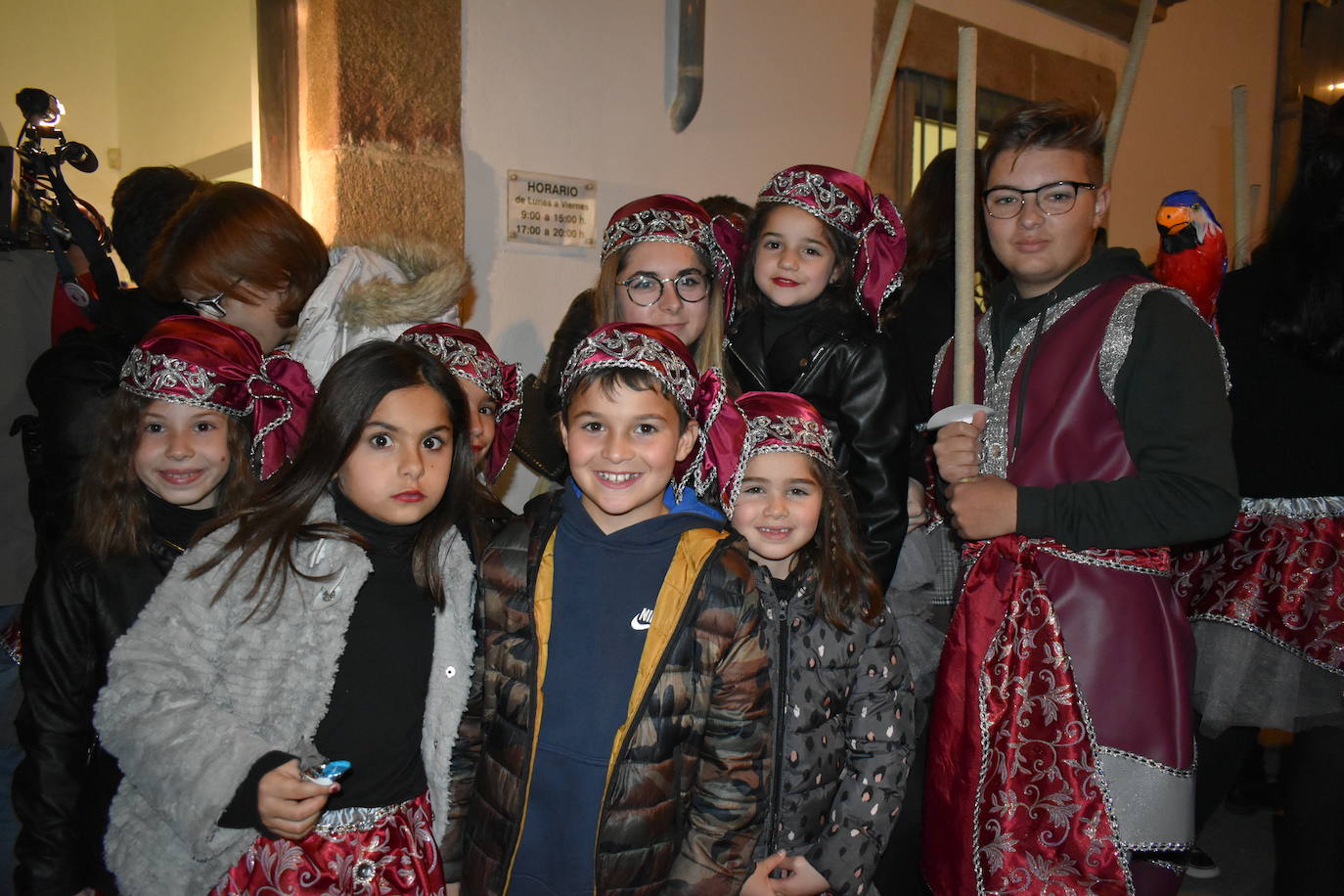 Los pequeños escoltas fueron protagonistas de la noche 