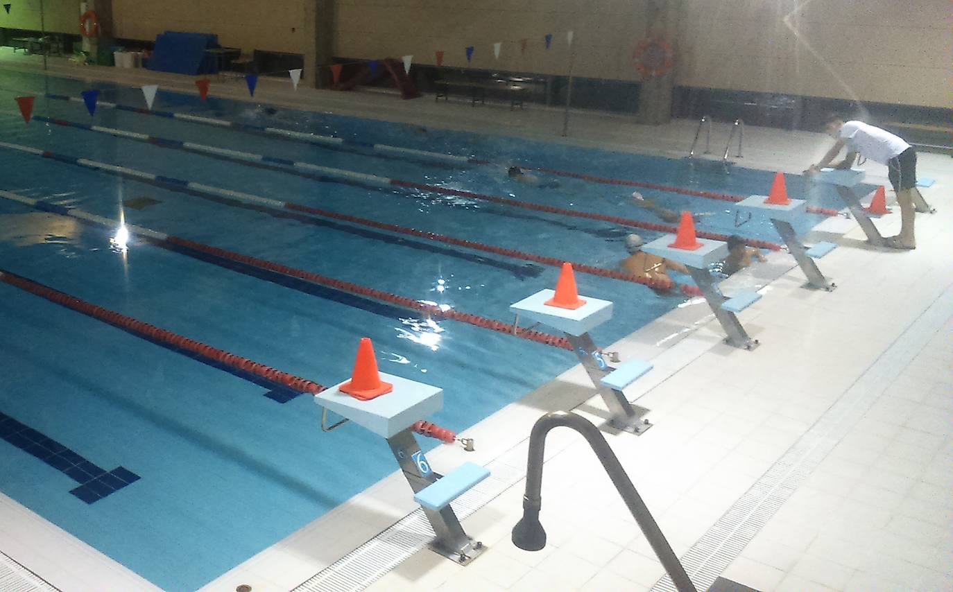 Clases de natación impartidas en la Piscina Climatizada Municipal de Miajadas 