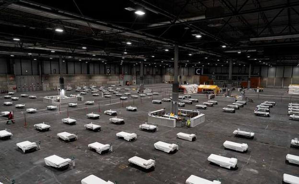 Camas del hospital improvisado en un pabellón de Ifema 