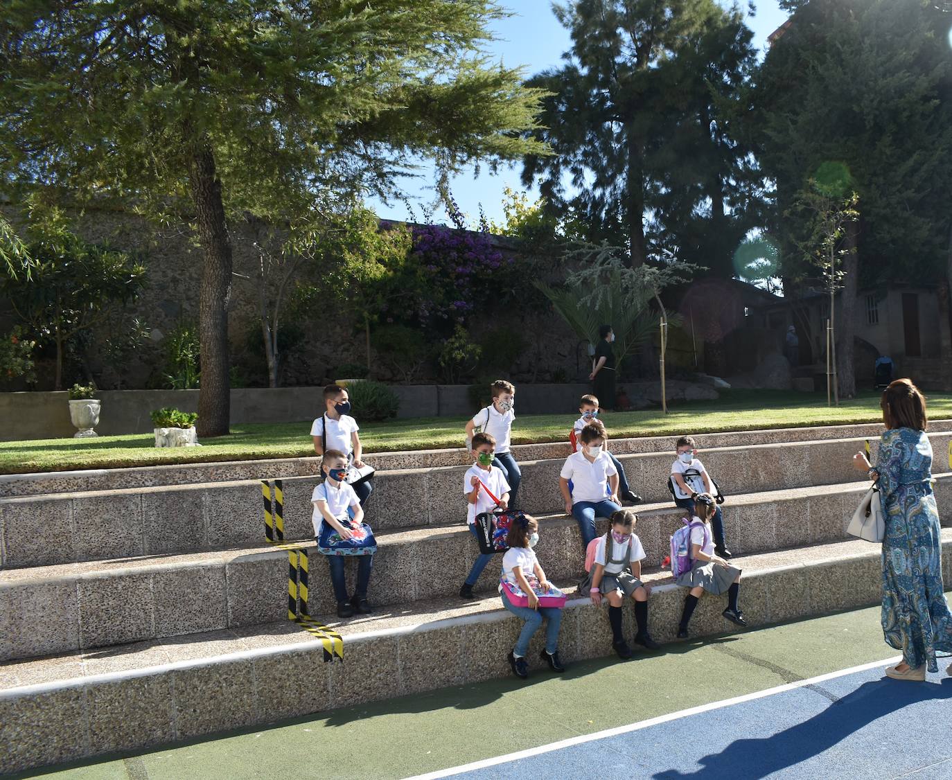 Los colegios miajadeños García Siñeriz, Nuestra Señora de Guadalupe y Sagrado Corazón de Jesús y María Inmaculada, junto con el IES Gonzalo Torrente Ballester y los centros de educación infantil, han abierto sus puertas para dar la bienvenida a sus alumnos, una bienvenida más calurosa que nunca: «Tenemos que intentarlo».