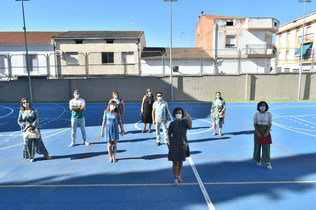 Los colegios miajadeños García Siñeriz, Nuestra Señora de Guadalupe y Sagrado Corazón de Jesús y María Inmaculada, junto con el IES Gonzalo Torrente Ballester y los centros de educación infantil, han abierto sus puertas para dar la bienvenida a sus alumnos, una bienvenida más calurosa que nunca: «Tenemos que intentarlo».