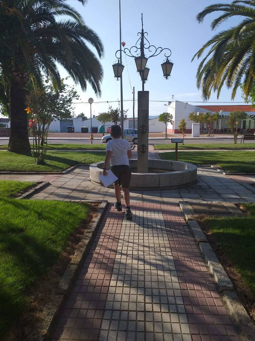 Gymkanas, juegos tradicionales, concursos de lanzamiento de anillas para pequeños y mayores, torneo de petanca y el concierto de Aurelio Gallardo han hecho que los alonseños disfruten de sus fiestas patronales de una forma diferente. 