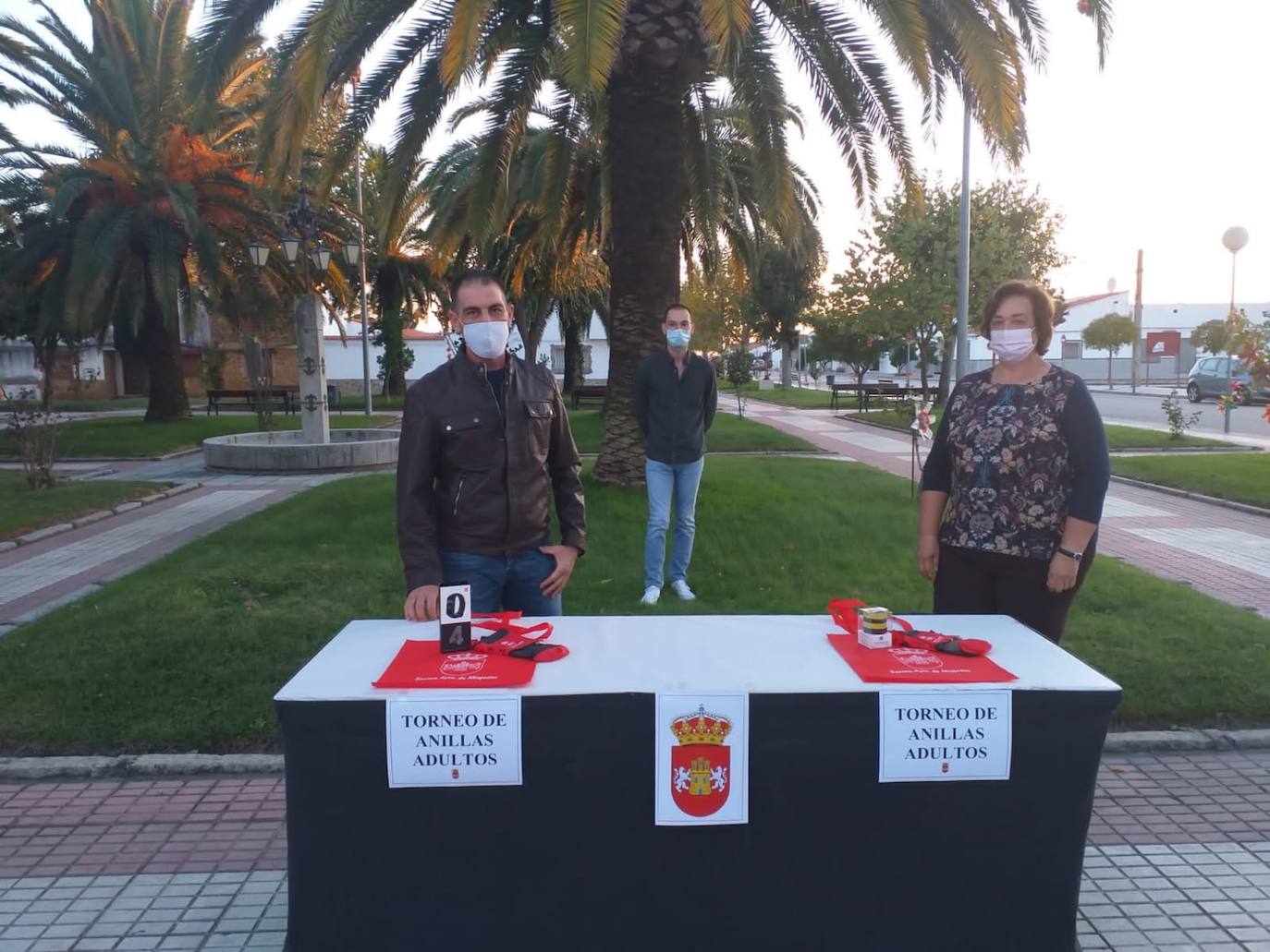 Gymkanas, juegos tradicionales, concursos de lanzamiento de anillas para pequeños y mayores, torneo de petanca y el concierto de Aurelio Gallardo han hecho que los alonseños disfruten de sus fiestas patronales de una forma diferente. 