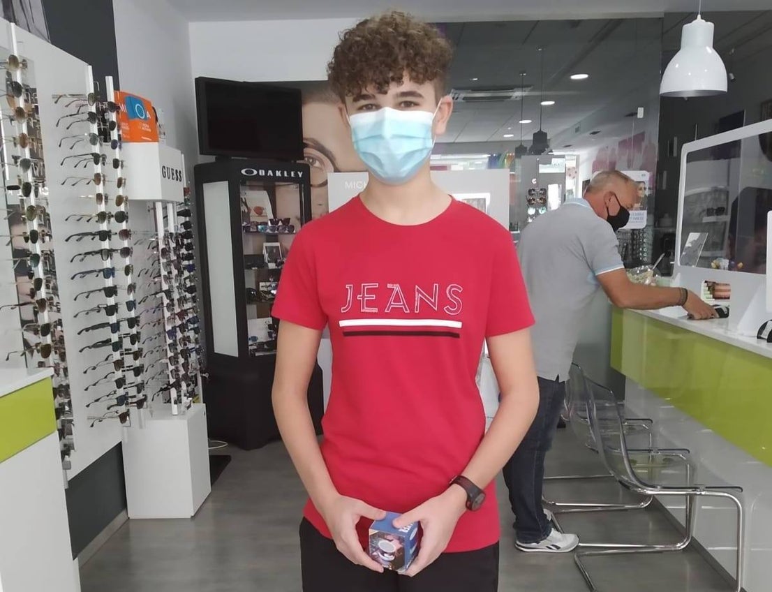 La campaña comercial 'Miajadas de vuelta al cole', celebrada del 1 al 30 de septiembre, ha regalado a los miajadeños 150 mochilas, 25 altavoces bluetooth, 10 kits escolares, un patín eléctrico Hoverboard, una tablet Samsung y, sobre todo, muchas sonrisas. El objetivo de la iniciativa, impulsada por la Concejalía de Comercio y Agencia de Empleo y Desarrollo Local del Ayuntamiento de Miajadas en colaboración con ACOMIC, ha sido motivar e incentivar a las familias a adquirir en la localidad todo lo que necesitan para la incorporación de sus hijos a las clases, al tiempo que promocionan el pequeño comercio. 