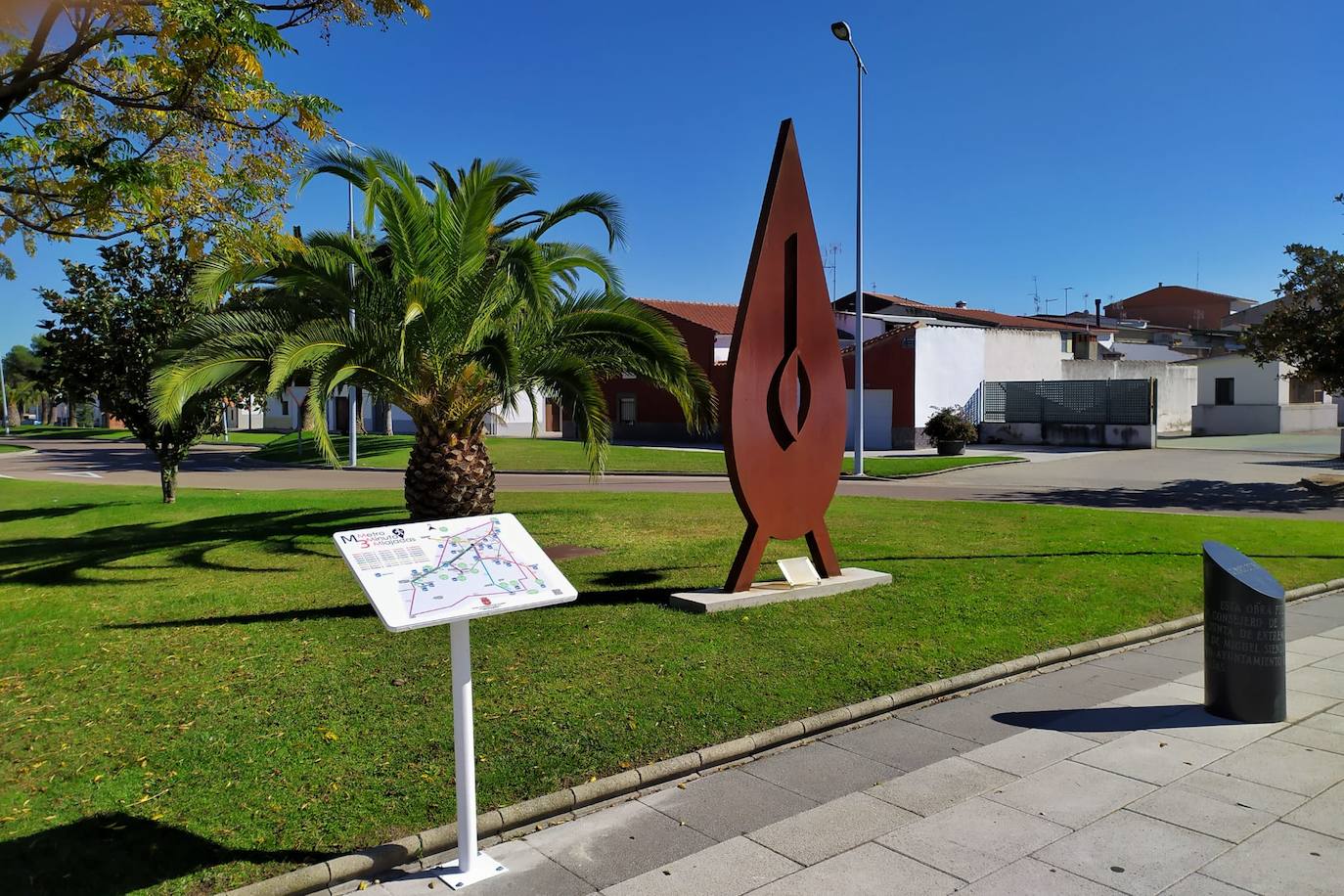 Uno de los mapas situados en la Avenida García Siñeriz 
