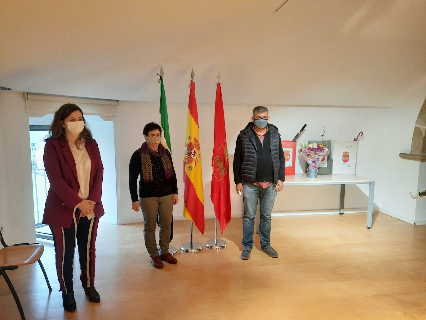 (Izq. a dcha.) Isabel Ruiz, Paula Cerezo y Antonio Díaz Alías 