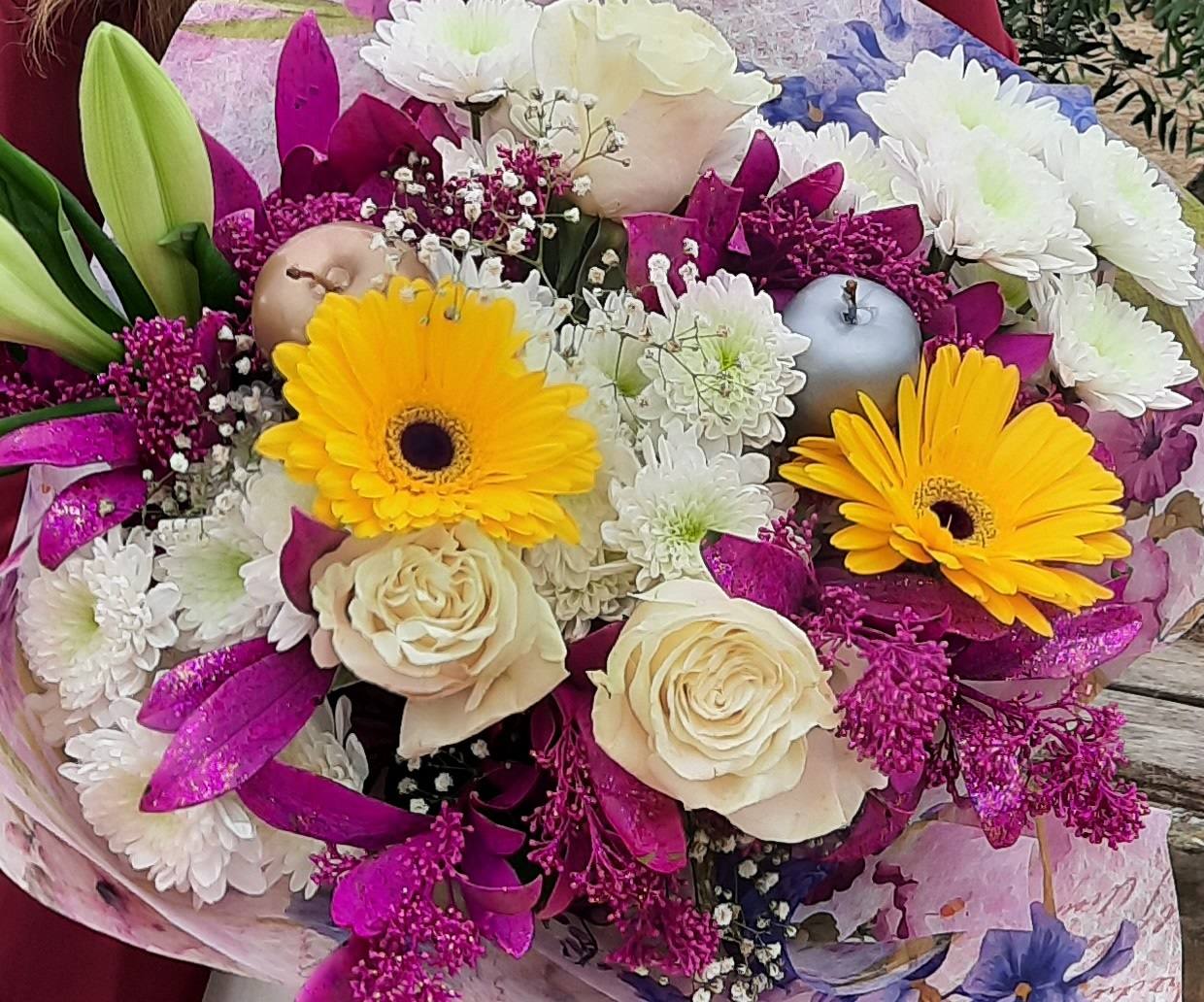 Los días 25 y 26 de noviembre Miajadas, Alonso de Ojeda y Casar de Miajadas han honrado a las víctimas de violencia de género, mostrando su repulsa y rechazo hacia esta situación que ha acabado con la vida de 41 mujeres en España en lo que va de año, 1.074 mujeres asesinadas desde que comenzaron a contabilizarse de forma oficial el 1 de enero de 2003. En un año marcado por la Covid-19, las víctimas de violencia de género han sufrido aún más a manos de sus maltratadores, con quienes han tenido que vivir confinadas. 