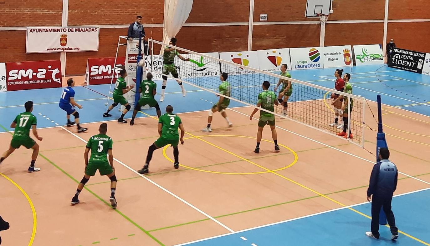 El Cáceres ganó el primer set y el Laura Otero se llevó el partido con el segundo, tercer y cuarto set 