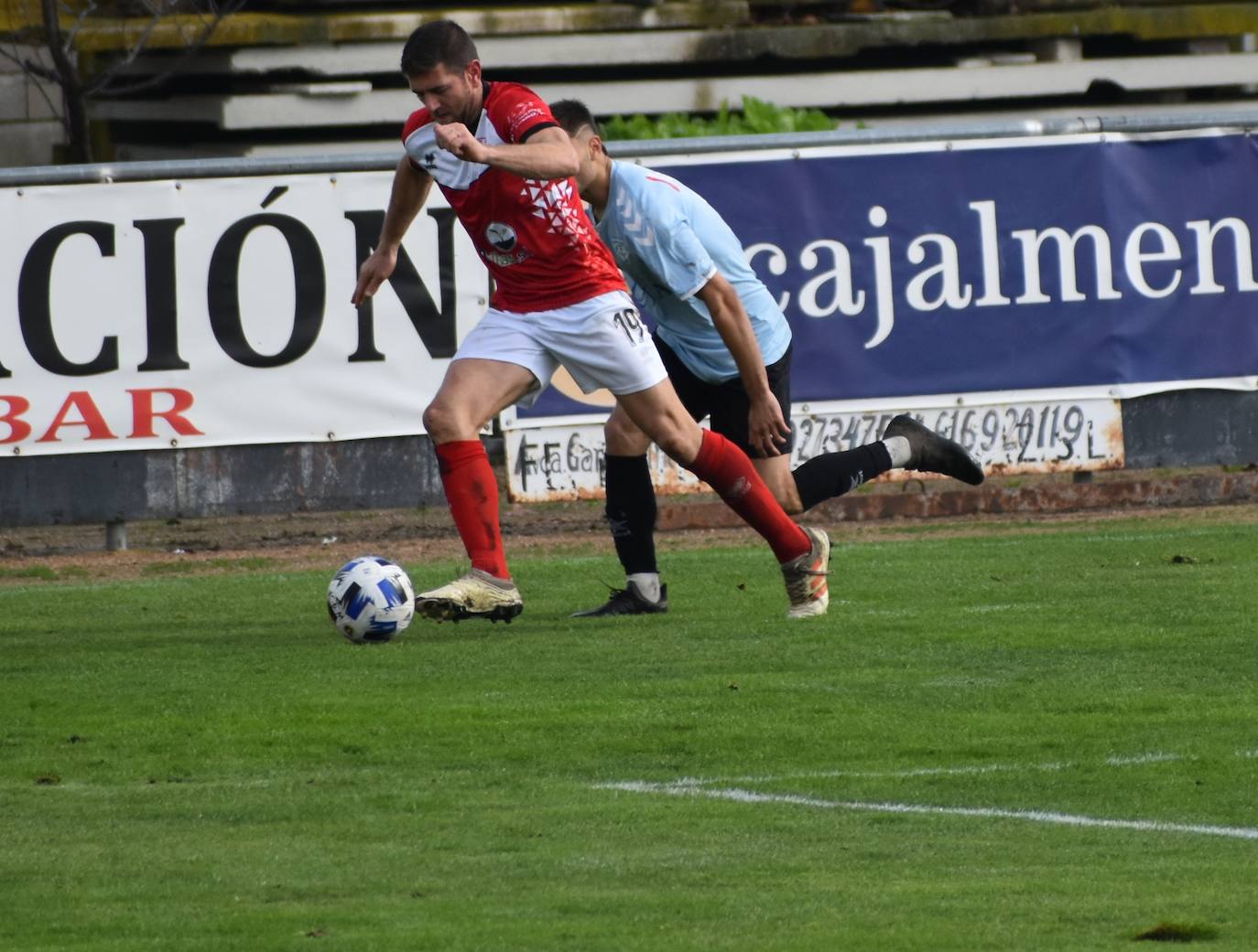 El Miajadas se reafirma como tercero de grupo tras el partido disputado ante el Trujillo, en el que, aunque Bryan aventajaba el marcador para los trujillanos, Edu Salles se encargó de igualar el partido para sentenciarlo en el 93, consiguiendo la victoria miajadeña a 2-1. 